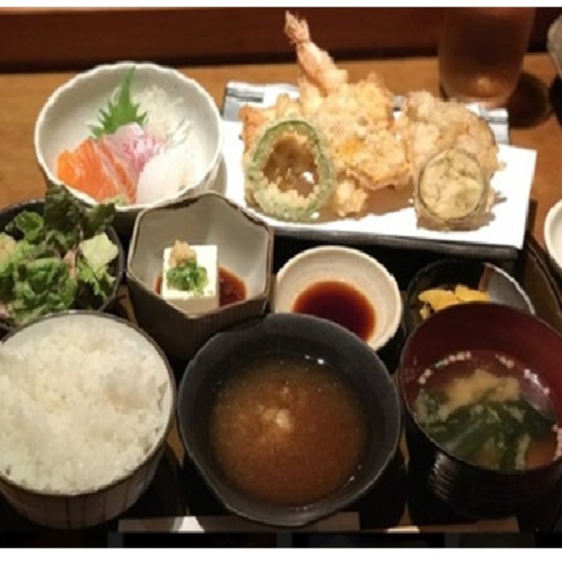 天婦羅とお造り盛り合わせランチ(義 （よし）)