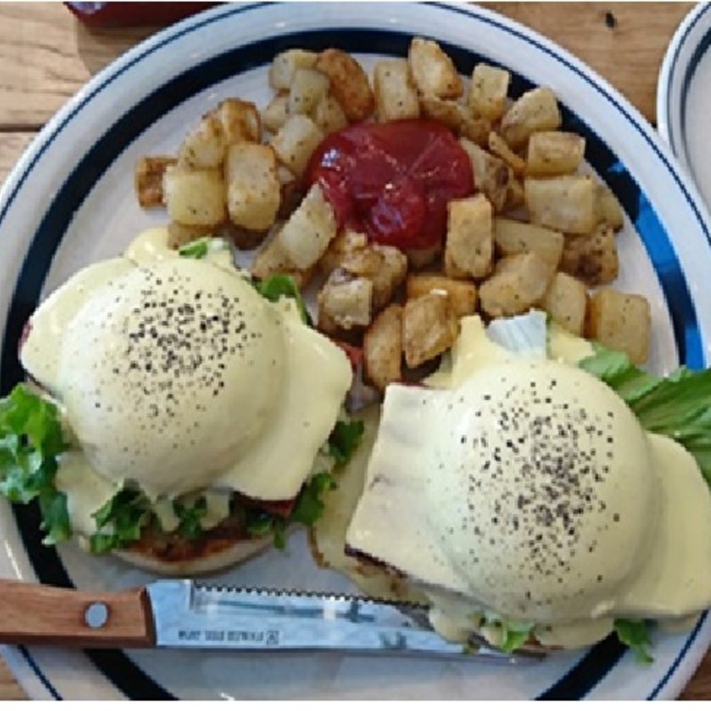 エッグベネディクト(Eggs ’n Things 梅田茶屋町店)