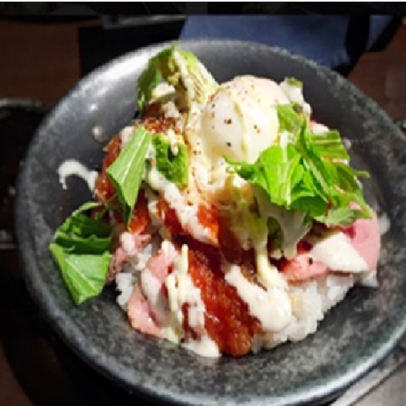 温玉アボカドローストビーフ丼(マル デ ボッカ 大阪マルビル店)