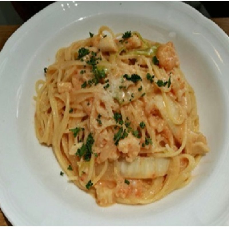 魚介類と霜降り白菜のトマトクリームソース(イタリア料理 小西屋)