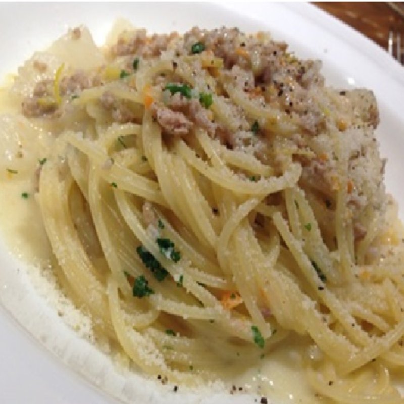 [豚ミンチのラグーソースと有機源助大根のゆず風味のクリームソース(イタリア料理 小西屋)