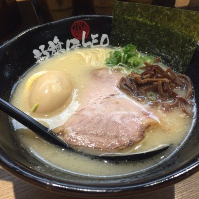 塩とんこつラーメン味玉入り(龍旗信 LEO)