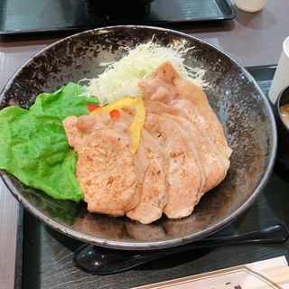 豚丼(伊勢道安濃SA（上り） 安濃横丁 )