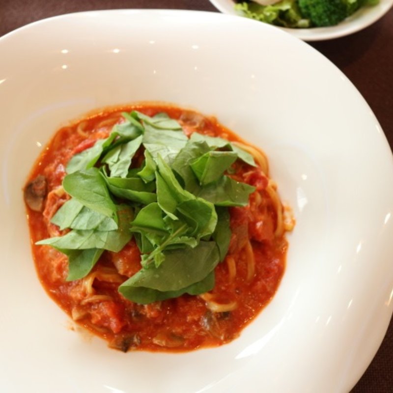 ズワイガニと小海老のトマトクリームパスタ(レストラン ディスカーロ)