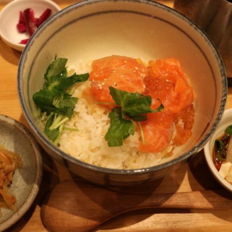 サーモンといくらの北海茶漬け～柚子味噌和え(こめらく ニッポンのお茶漬け日和。ペリエ千葉エキナカ店)