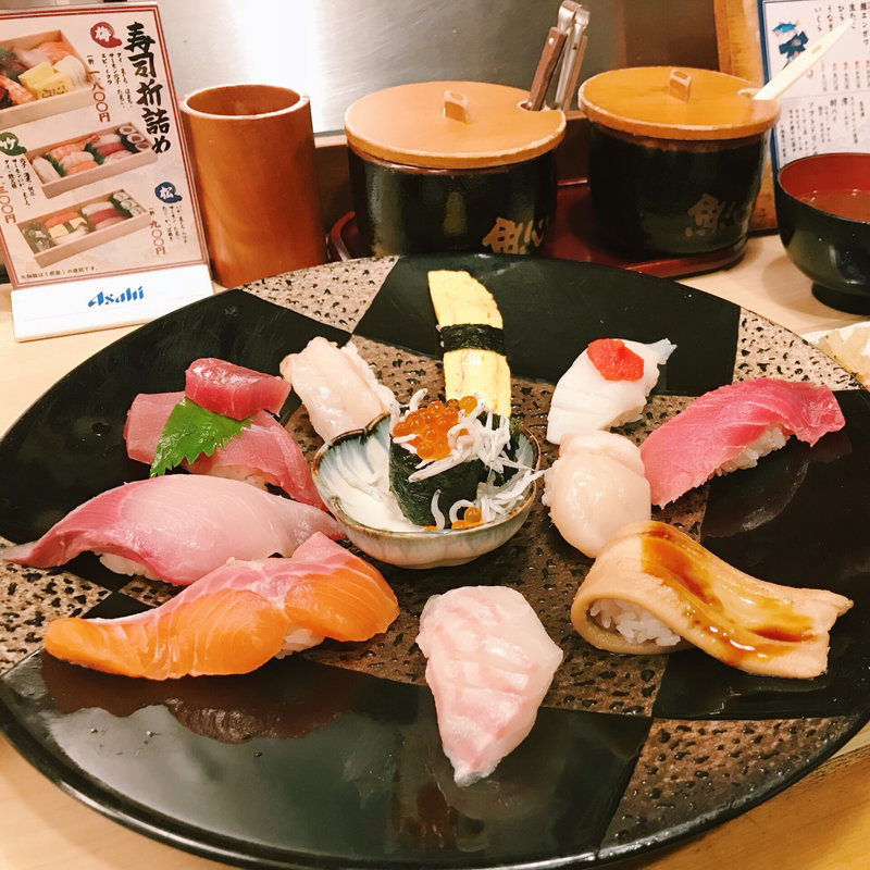 ◆ぶっち切り上にぎり定食(魚心本店)