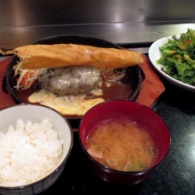 店内直挽あぐー豚ハンバーグ（150g）(お好み 鉄板 のき)