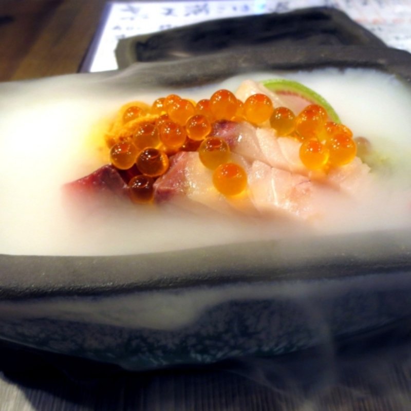 鮮魚の造り盛り　雲丹イクラ入り鮮魚の竜宮玉手箱　(裏天満 こばち屋)