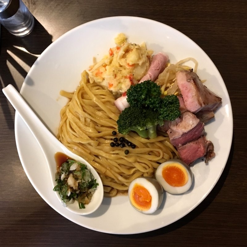 オレガノのビーフのステーキまぜそば (八咫烏)