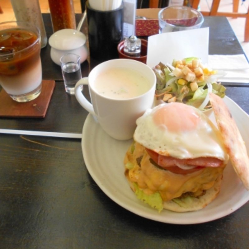 ごちそうベーコンエッグバーガーのセット（パテをプラス）(ル・グラン・ヴェル)