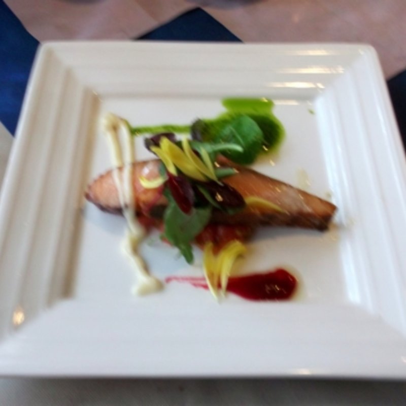 タスマニア産サーモンの瞬間スモーク(アンティコ・バジリカ)