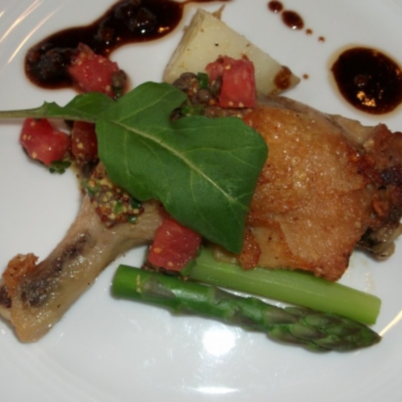 鶏骨付きもも肉のコンフィ(アンティコ・バジリカ)