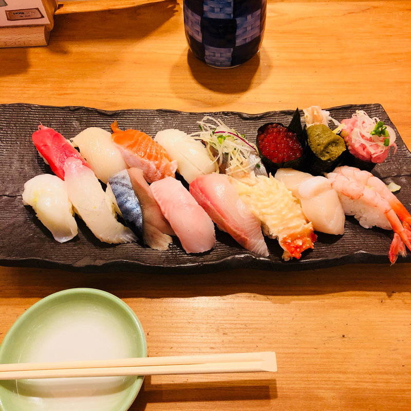 花まる盛り（寿司16貫）(四季 花まる PASEO店 )