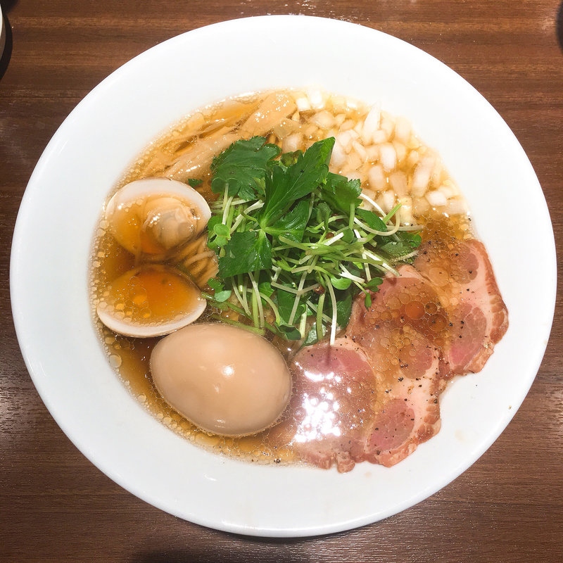赤鶏と蛤の淡麗中華そば 醤油味 味玉付き(麺屋 ねむ瑠)