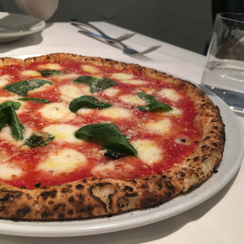 マルゲリータ（モッツァレラ・トマトソース・パルミジャーノ・バジル）(カンブーザ(cambusa))