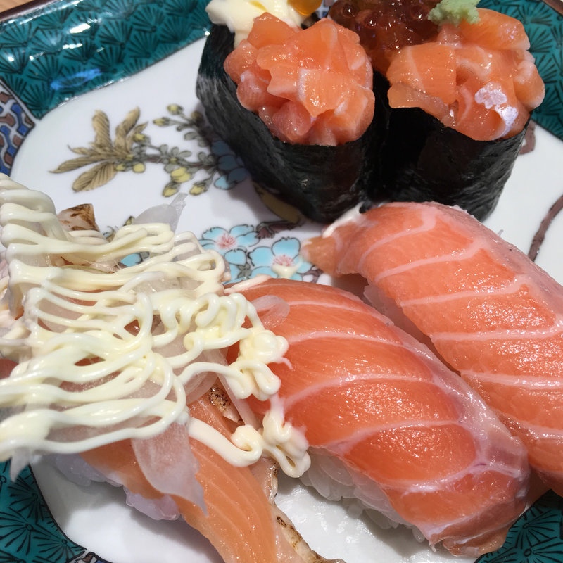 サーモン3点盛り(もりもり寿し 三宮OPA2店)