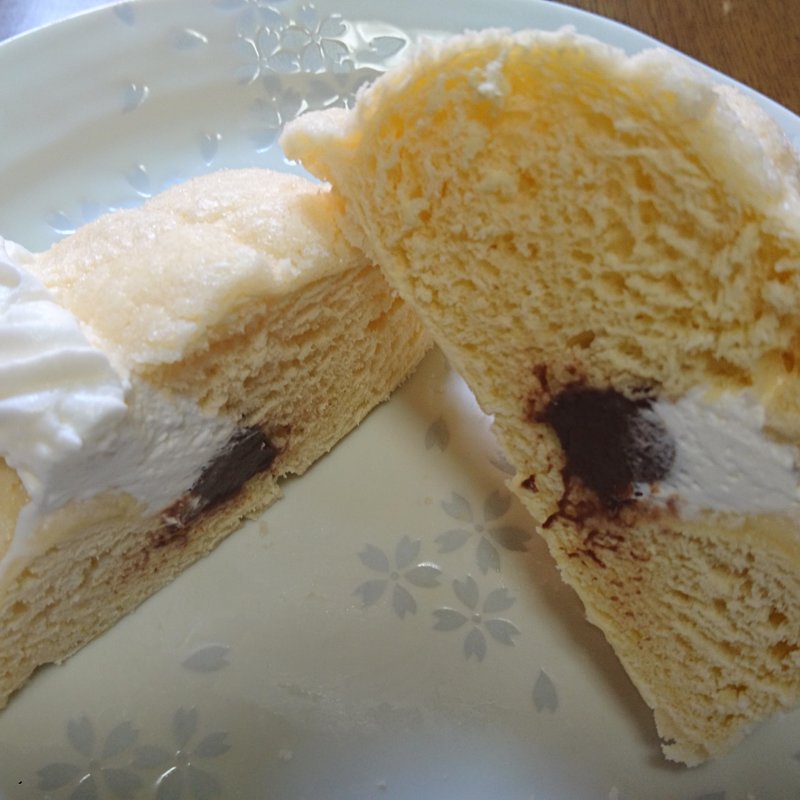 生クリームメロンパン（チョコクリーム）(道の駅 上野 （みちのえきうえの）)