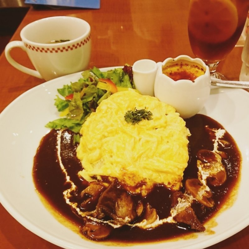 ごろごろビーフタンシチューオムライス＆濃厚ブリュレプレート(卵と私 ルミネ北千住店)