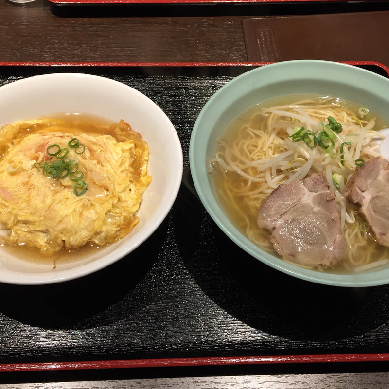 天津飯とラーメン(老友酒家)