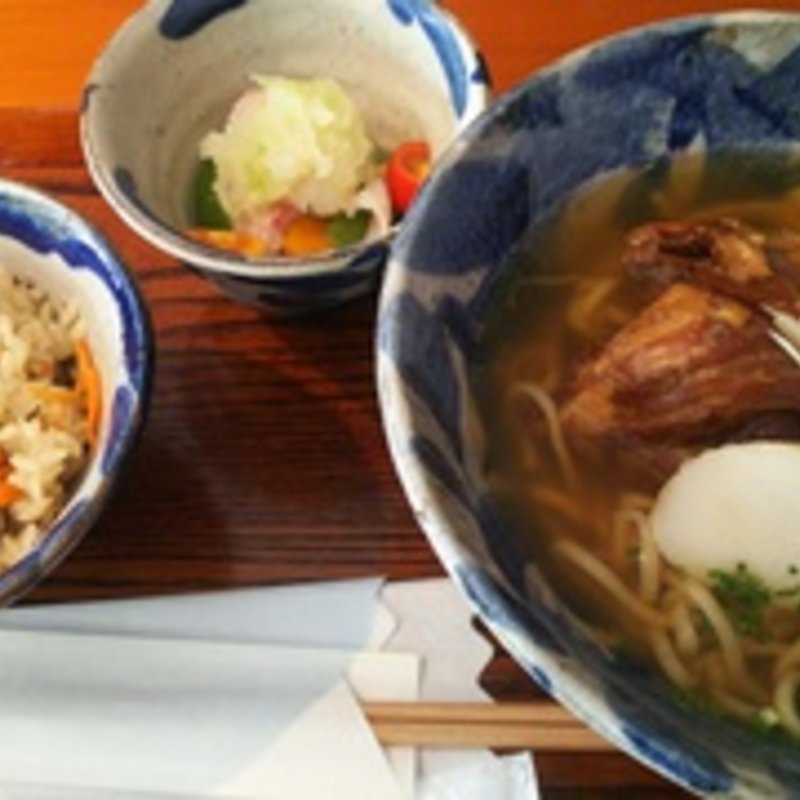 ソーキそばセット(沖縄そば懐石 尊尊我無 （とうとがなし）)