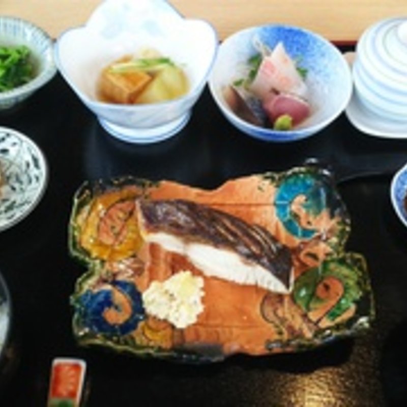 カンパチ塩焼き(天久割烹いわい )