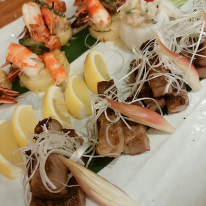 豚肉焼いたのとかエビ焼いたの(首里天楼 （スイテンロウ）)