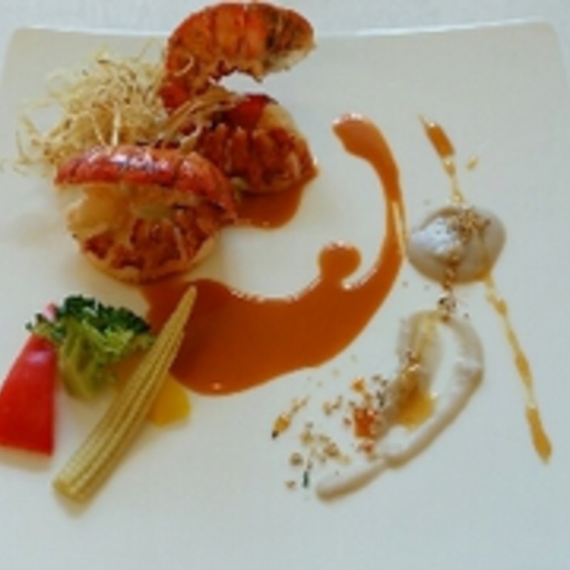 オマールテールのポワレ アメリケーヌソースと里芋のピュレ 梨と茸添え(レストラン ファヌアン )