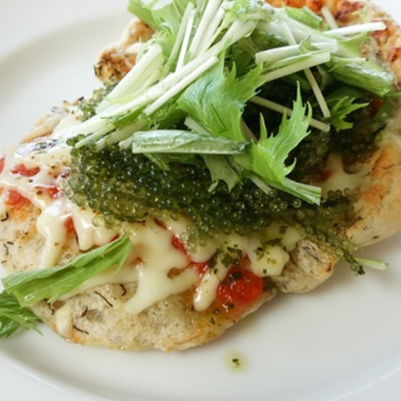 海ぶどうのピザ(ゆくれれ )