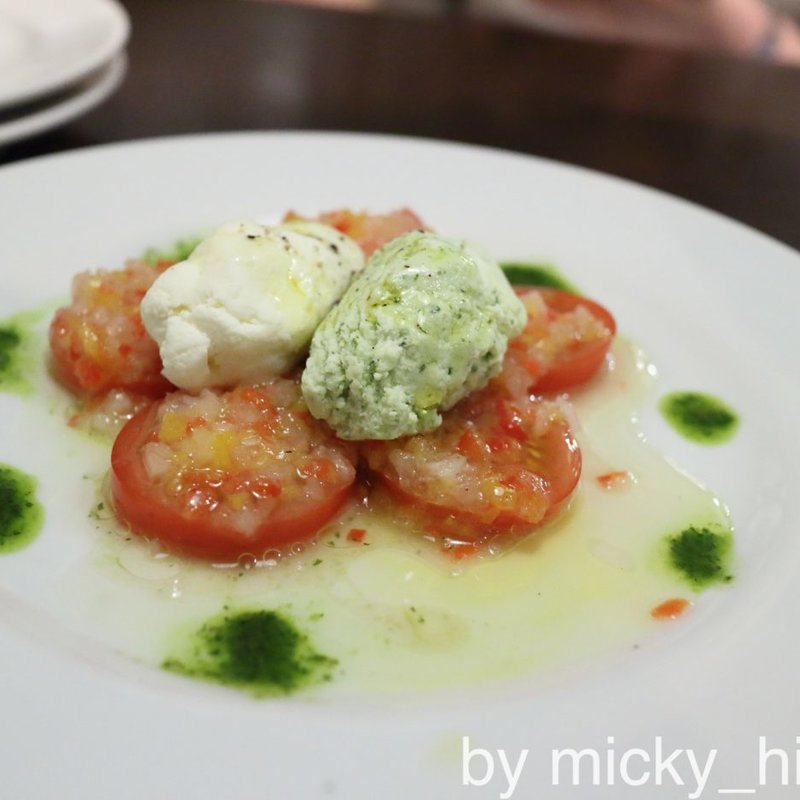 自家製リコッタチーズのカプレーゼ(銀座でワイン。)