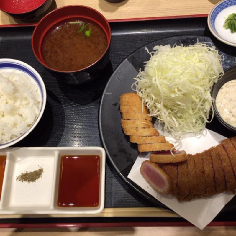 牛カツと鮪カツの相盛り膳(牛カツ京都勝牛 ヨドバシAkiba店)