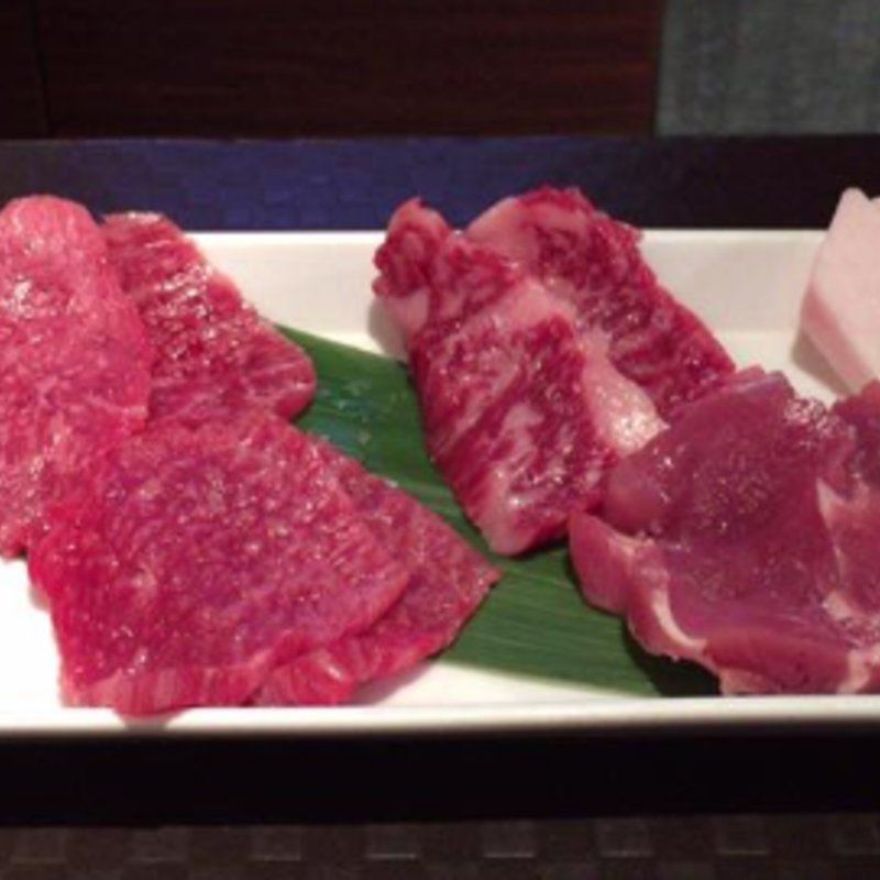 溶岩焼き8種盛り合わせ(大井町銭場精肉店)