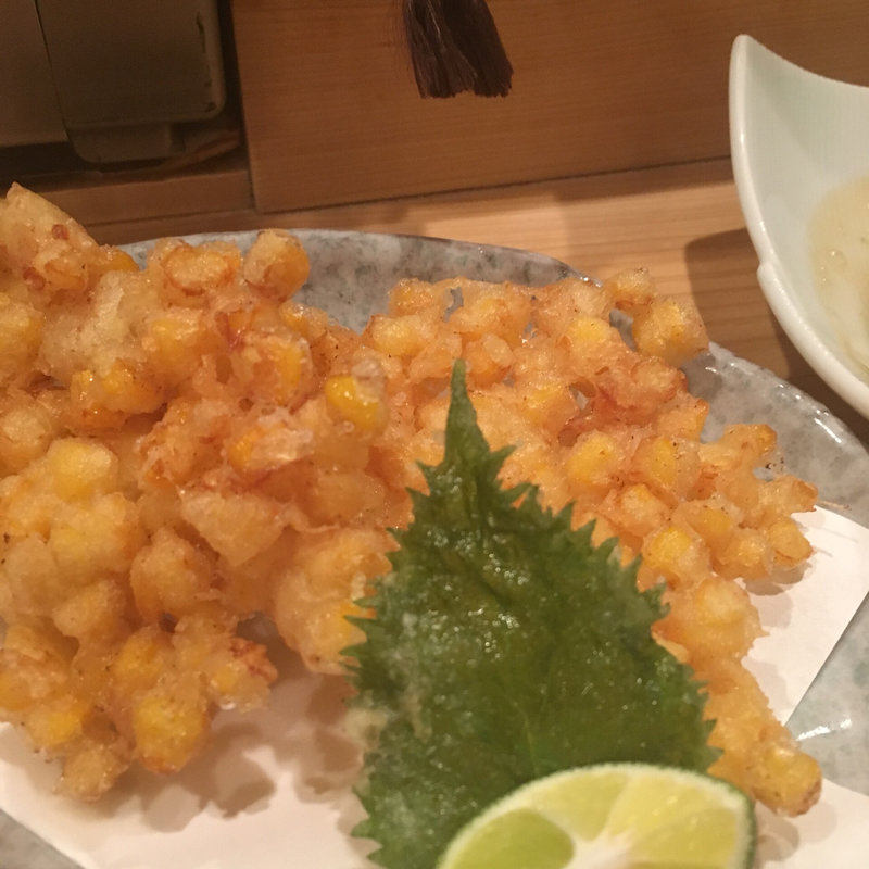 トウモロコシの天ぷら(鮨くらみ)