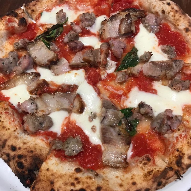 ポルコロッソ(Pizzeria Osteria la ROCCIA)