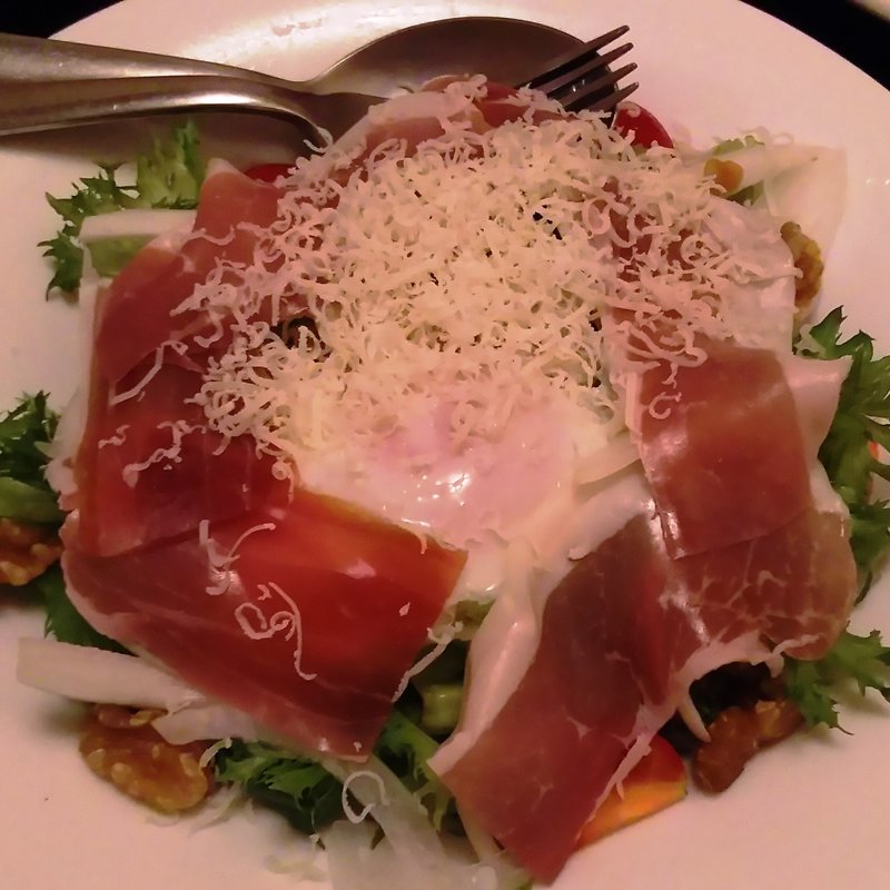 イタリア産プロシュートと千葉県産濃厚赤玉子のシーザーサラダ(隠れ房 川崎店)