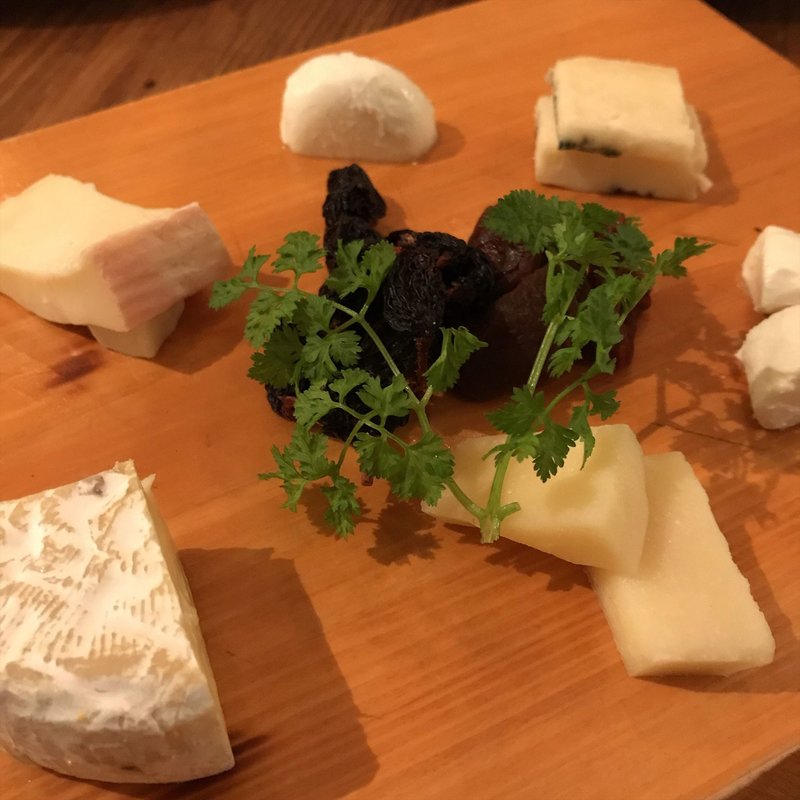 チーズ盛り合わせ(カッシーワ お初天神店)