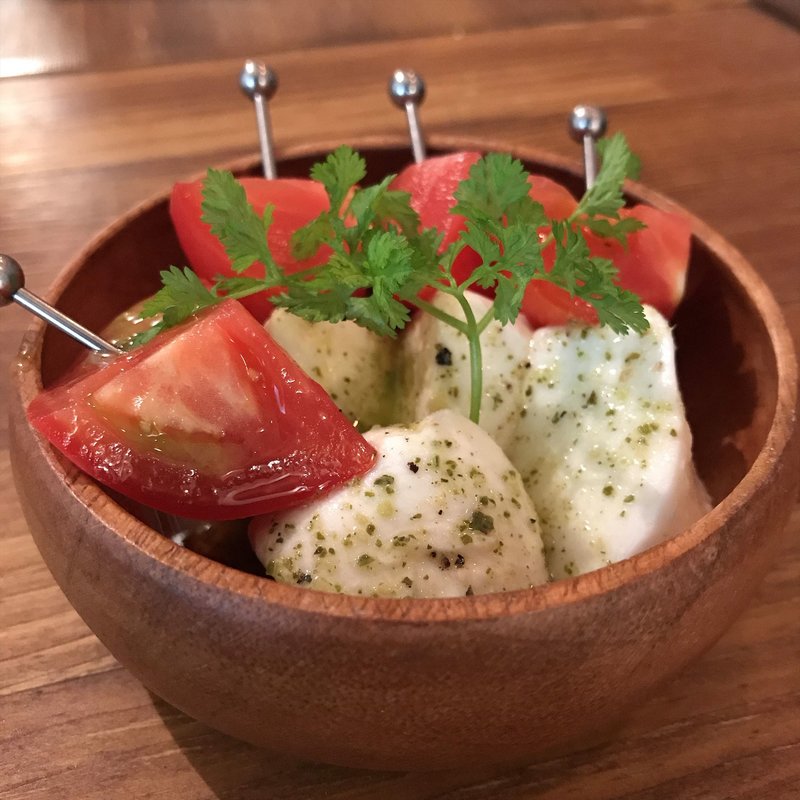 生モッツァレラとトマトのピンチョス(カッシーワ お初天神店)