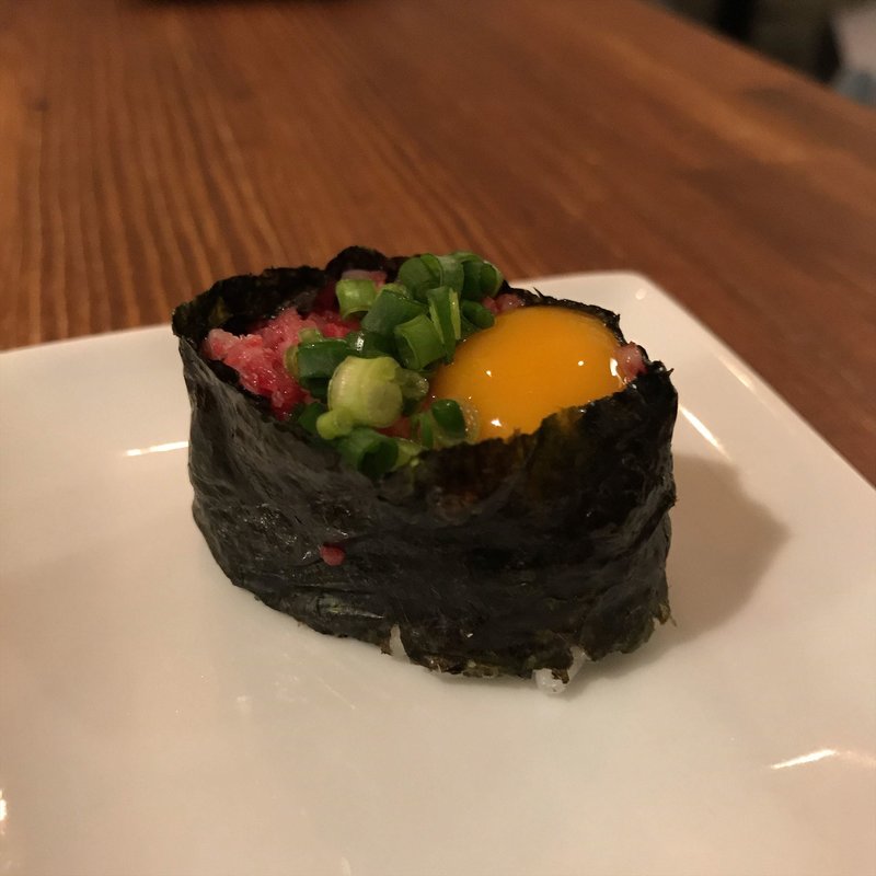 ネギトロうずら（近江牛の肉寿司）(クシヤキとワイン CASSIWA(カッシーワ) 東通り店)