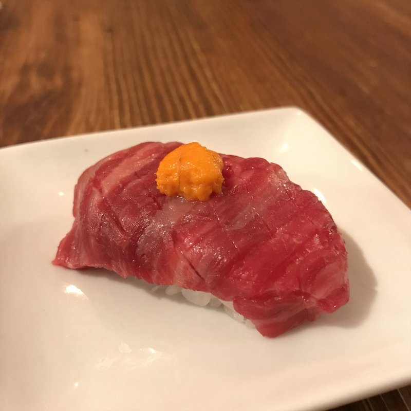 肉寿司（近江牛の肉寿司）(クシヤキとワイン CASSIWA(カッシーワ) 東通り店)