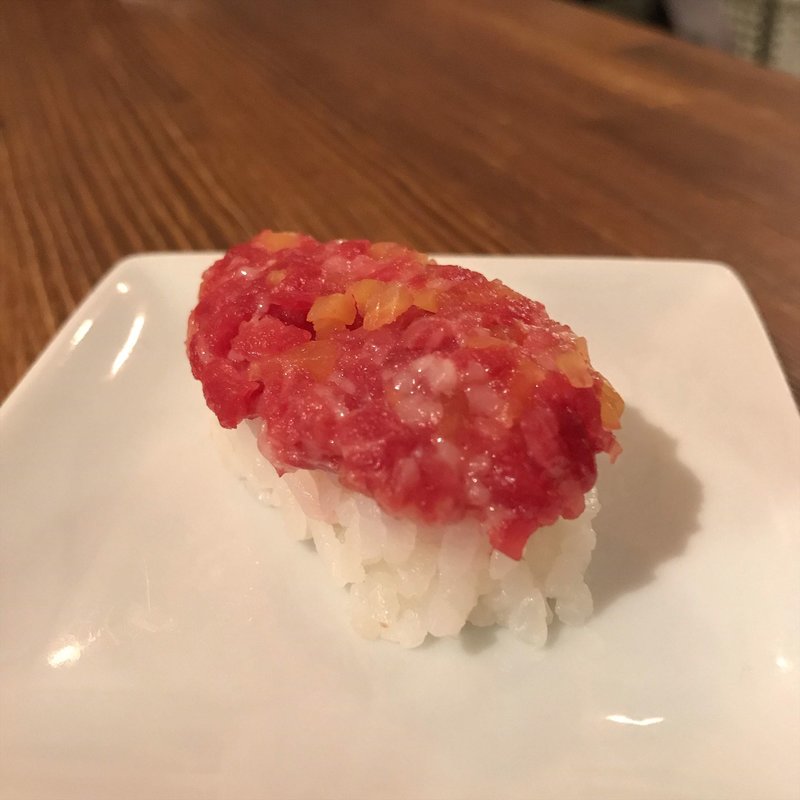 とろたく（近江牛の肉寿司）(クシヤキとワイン CASSIWA(カッシーワ) 東通り店)