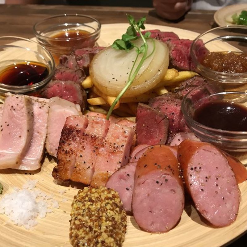 特選ステーキ6種盛(肉バルGAM 梅田お初天神店)