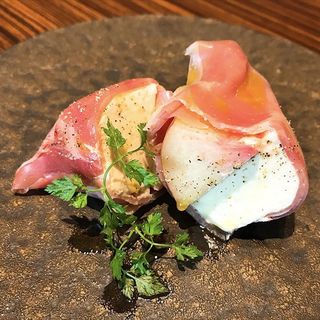 季節のフルーツ生ハム巻き(肉バルGAM 梅田お初天神店)