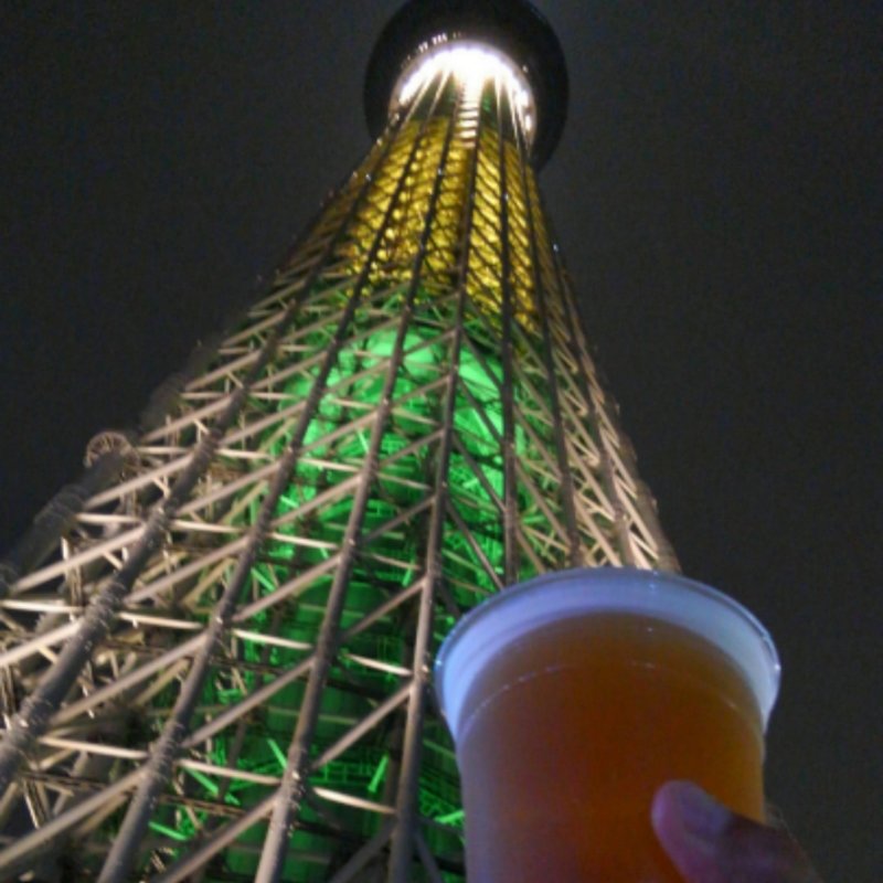 ビール(見上げるビアガーデン)