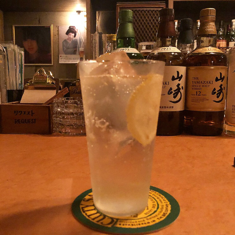 瀬戸内レモンのジントニック(レコード酒場ビートルmomo)