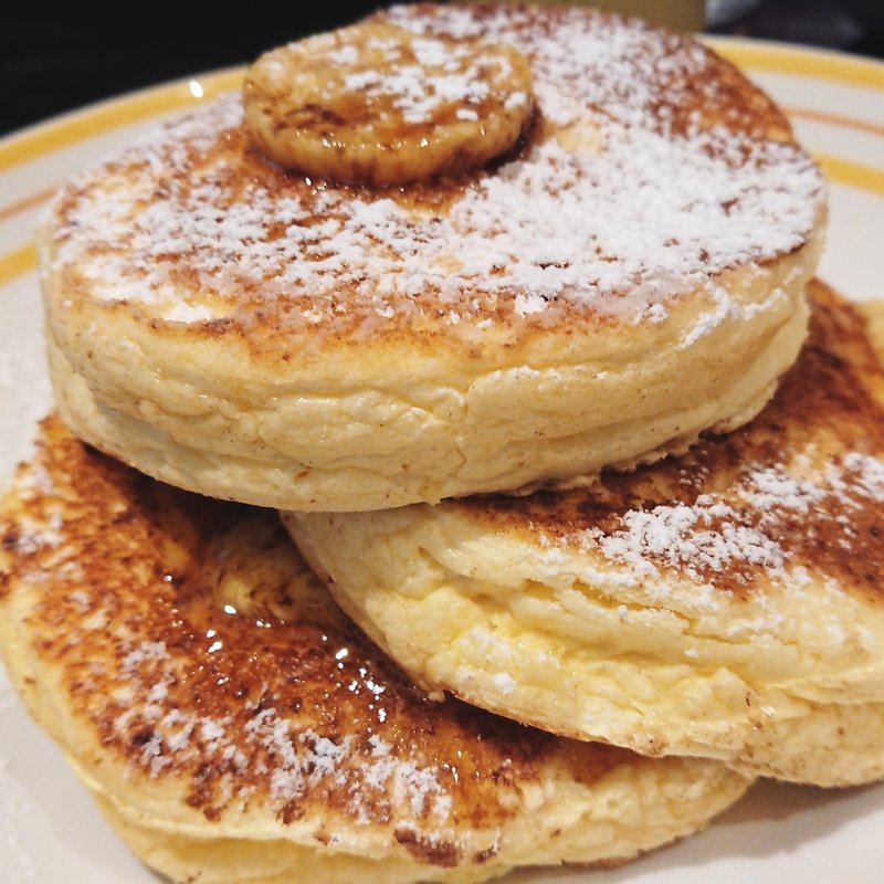 リコッタパンケーキ w/ フレッシュバナナ､ ハニーコームバター(bills 大阪 （ビルズ）)