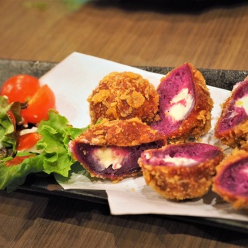 とろ～り紅芋チーズコロッケ(ちゅらちゅら 那覇国際通り店)