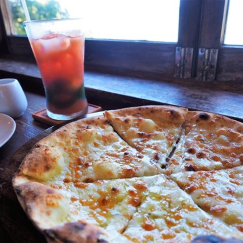 三種のチーズピザ(山の茶屋 楽水)