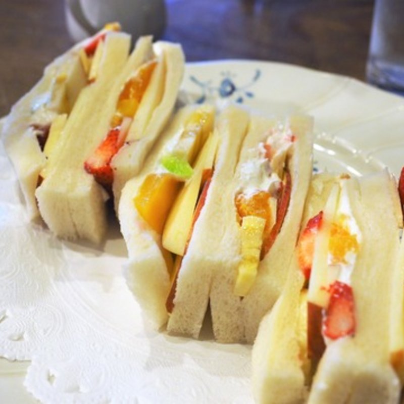 フルーツサンド(カフェ バール こうべっこ)