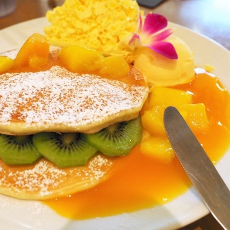 パンケーキ（レギュラーサイズ）マンゴー＆キウイ(モアナキッチンカフェ 新宿タカシマヤタイムズスクエア店)