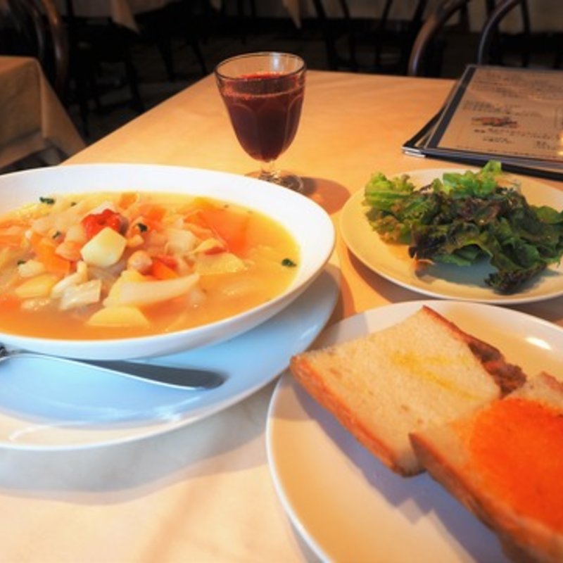 マドリード風鶏肉の煮込み「コシード」(パン・サラダ付き)(コスタ・ブラバ)