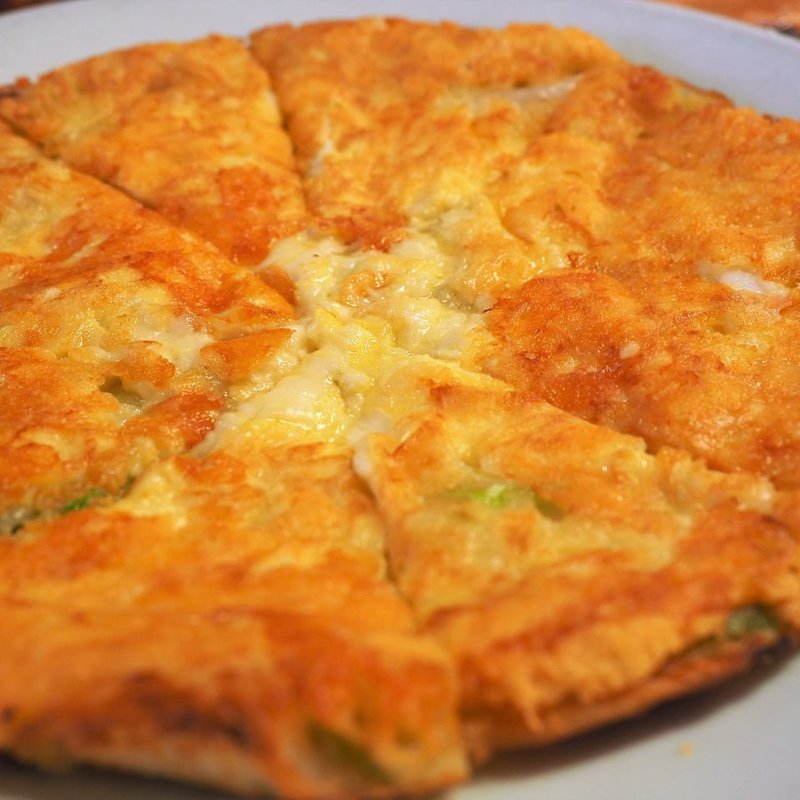 海鮮チヂミ チーズトッピング付き(オムニ食堂 新大久保店 )